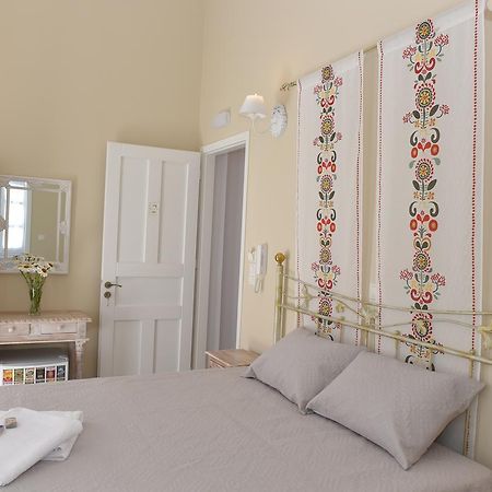 Oisyra Boutique Hotel Ermoupoli Ngoại thất bức ảnh